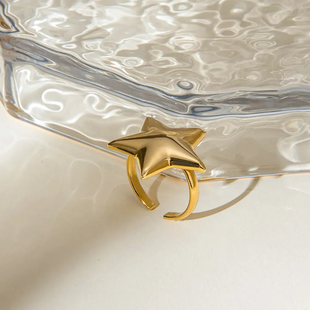 Bold Star-Shaped Ring, A Statement Piece for the Fashion-Forward